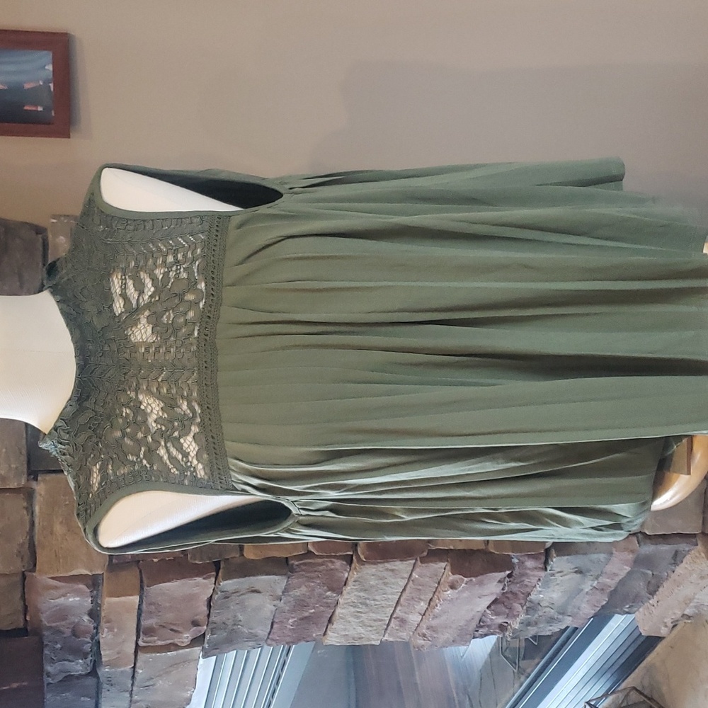 NWT Cable and Gauge army green size small sleeveless top